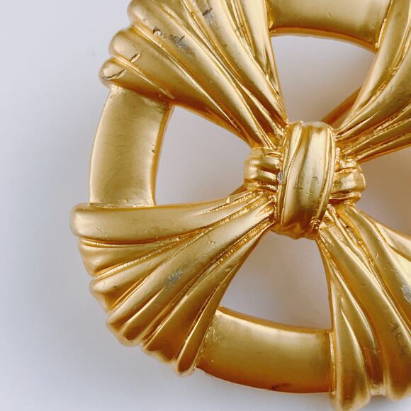 Vintage Matte Gold Tone Ribbon Knot Brooch 1970s 1980s Bold Statement Pin - Picture 4 of 11